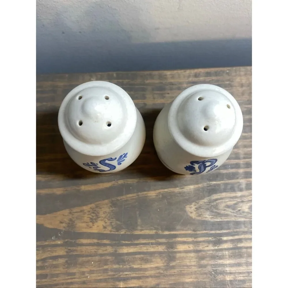 Pfaltzgraff Yorktowne Salt & Pepper Shakers Set w/ Stoppers Blue Gray Stoneware
